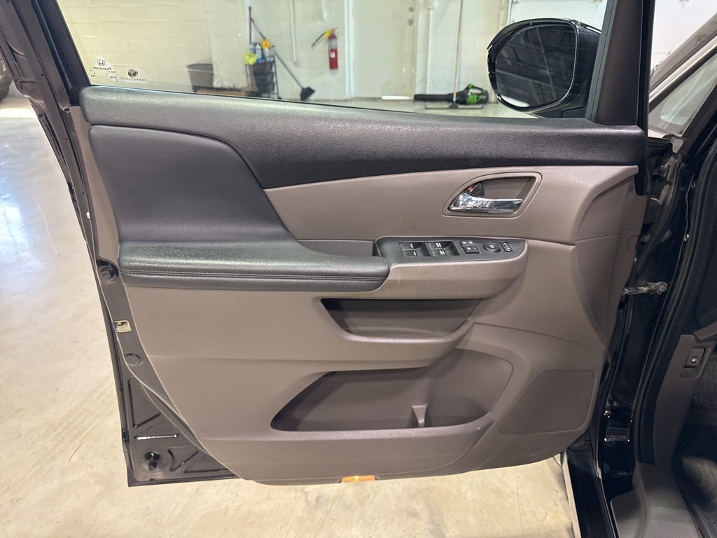 2014 Honda Odyssey 5dr EX-L - 23031653 - 28