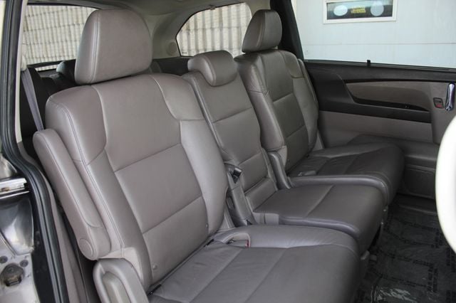 2014 Honda Odyssey Touring photo 17