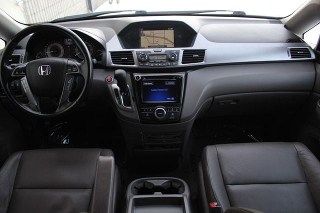 2014 Honda Odyssey Touring photo 19