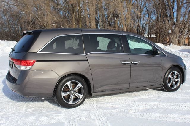 2014 Honda Odyssey Touring photo 4