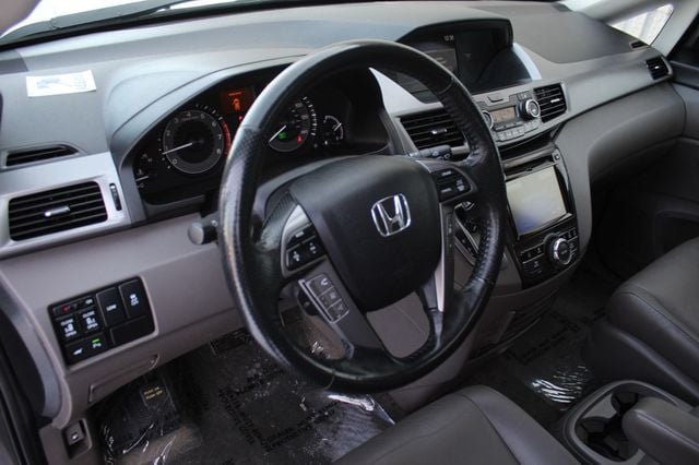 2014 Honda Odyssey Touring photo 32