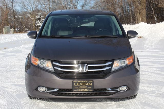 2014 Honda Odyssey Touring photo 5