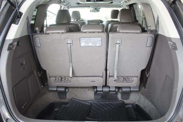 2014 Honda Odyssey Touring photo 8