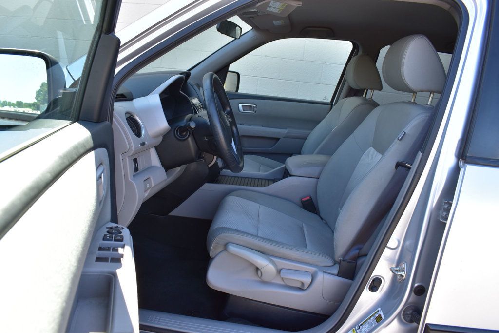 2014 Honda Pilot LX photo 12