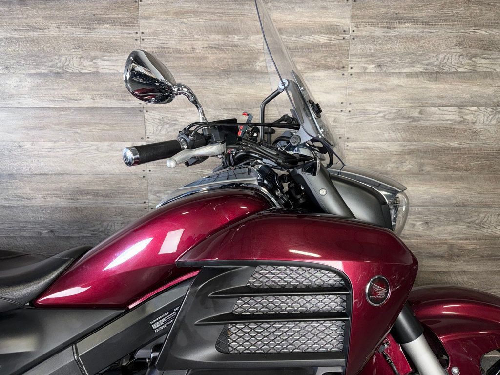 2014 Honda Valkyrie SUPER CLEAN! - 23050226 - 3
