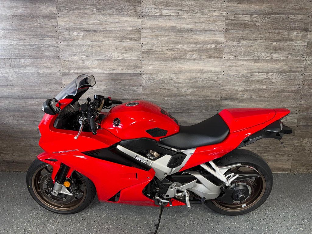 2014 Honda VFR800 Interceptor Deluxe SUPER CLEAN! - 23023105 - 11