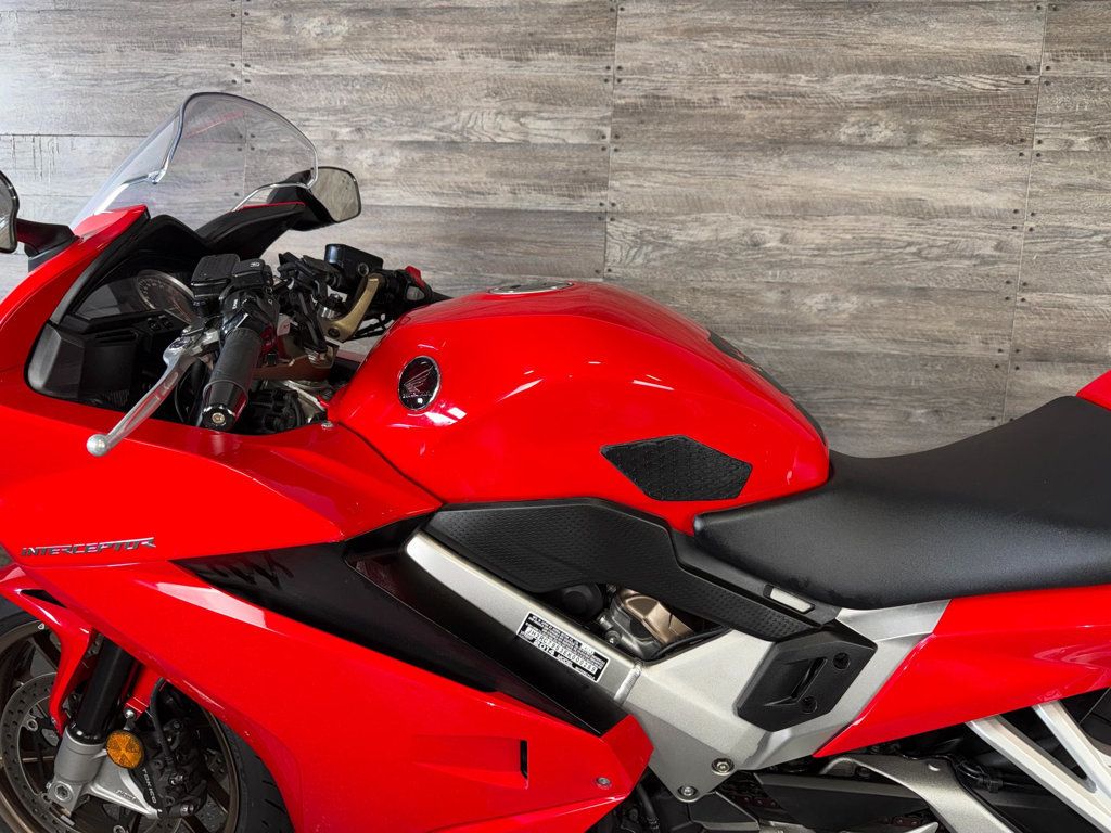 2014 Honda VFR800 Interceptor Deluxe SUPER CLEAN! - 23023105 - 12