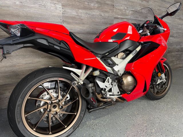 2014 Honda VFR800 Interceptor Deluxe SUPER CLEAN! - 23023105 - 2
