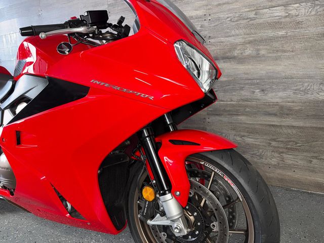 2014 Honda VFR800 Interceptor Deluxe SUPER CLEAN! - 23023105 - 4