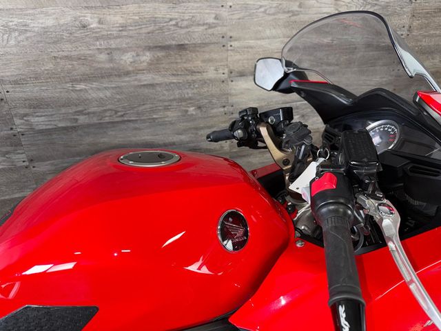 2014 Honda VFR800 Interceptor Deluxe SUPER CLEAN! - 23023105 - 5