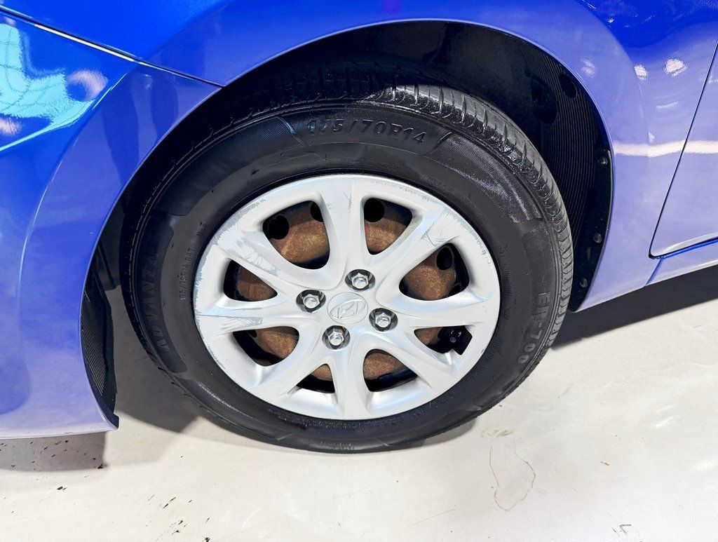 2014 Hyundai Accent GLS photo 2