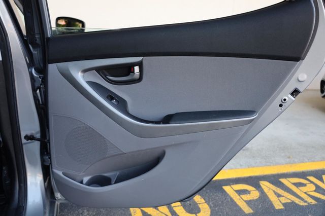 2014 Hyundai Elantra SE - 23024628 - 19