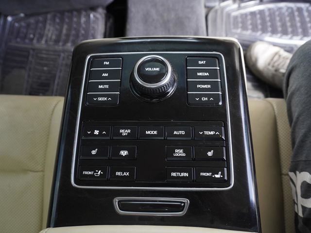 2014 Hyundai EQUUS Signature Sedan 4D - 22276112 - 44
