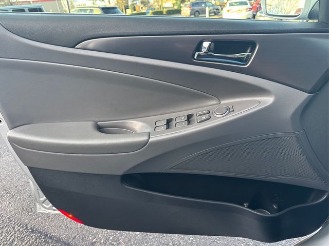 2014 Hyundai Sonata Hybrid 4dr Sedan - 22939104 - 17