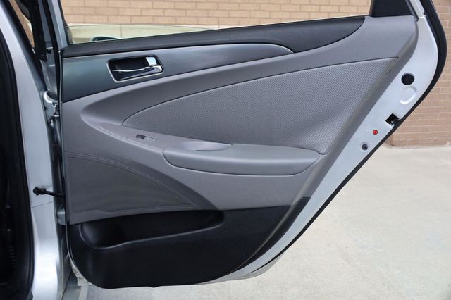 2014 Hyundai Sonata Hybrid Limited - 23065174 - 18
