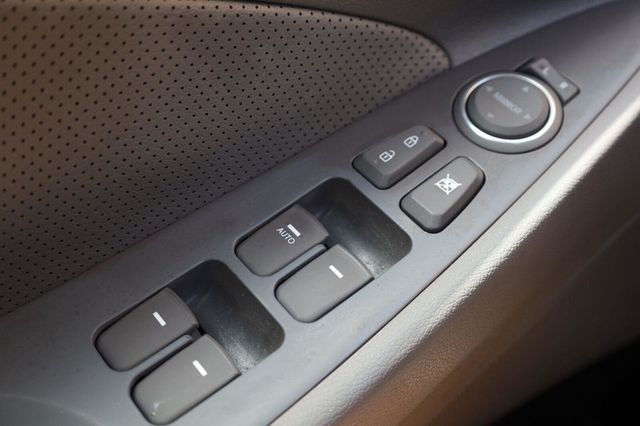 2014 Hyundai Sonata Hybrid Limited - 23065174 - 32