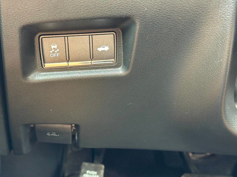 2014 INFINITI Q50 4dr Sedan AWD Premium - 22920014 - 32