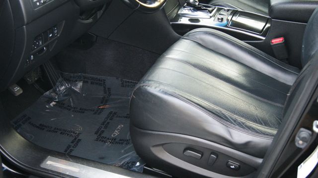 2014 INFINITI QX70 1 OWNER, JUST SERVICED , VERY CLEAN INSIDE AND OUT  - 22969132 - 32