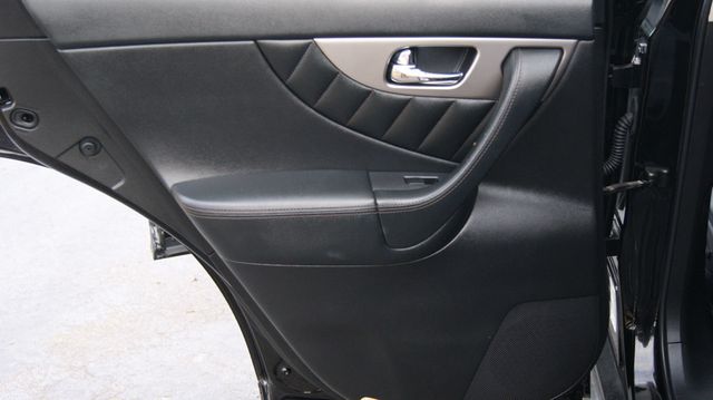 2014 INFINITI QX70 1 OWNER, JUST SERVICED , VERY CLEAN INSIDE AND OUT  - 22969132 - 42