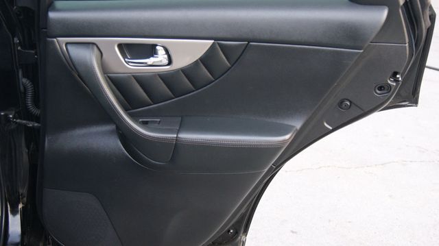 2014 INFINITI QX70 1 OWNER, JUST SERVICED , VERY CLEAN INSIDE AND OUT  - 22969132 - 50