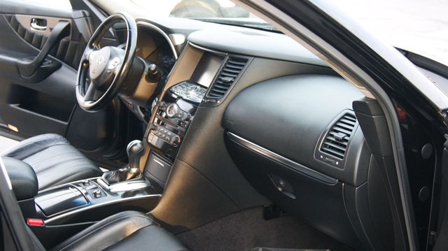 2014 INFINITI QX70 1 OWNER, JUST SERVICED , VERY CLEAN INSIDE AND OUT  - 22969132 - 54