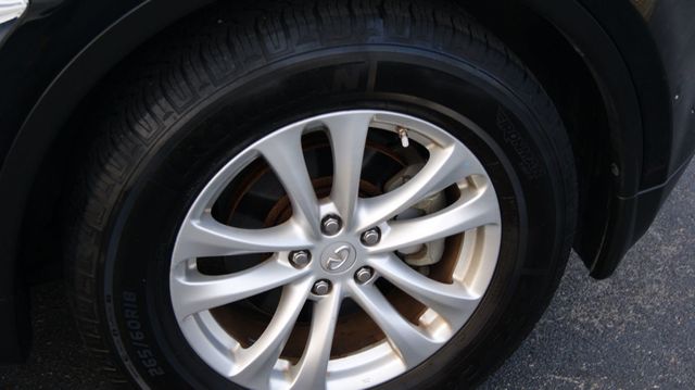 2014 INFINITI QX70 1 OWNER, JUST SERVICED , VERY CLEAN INSIDE AND OUT  - 22969132 - 64