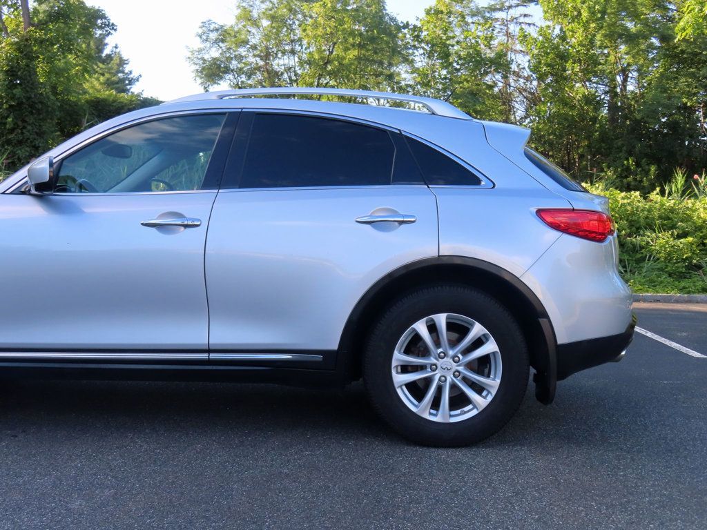 2014 Infiniti QX70 photo 11