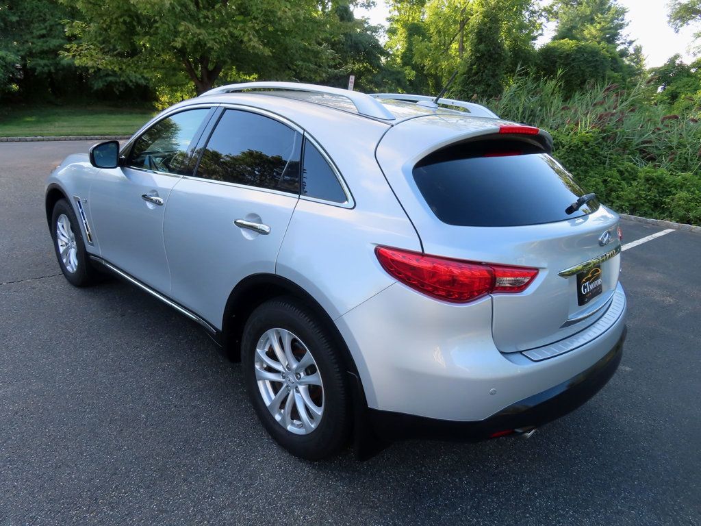 2014 Infiniti QX70 photo 12