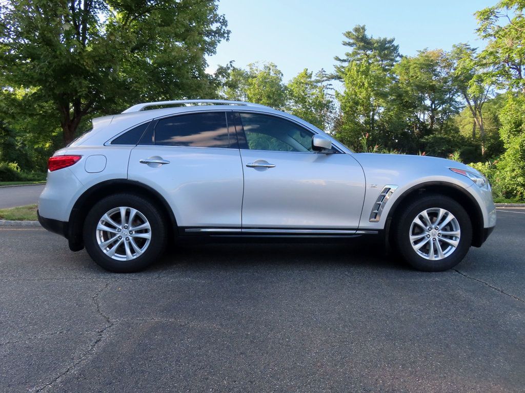 2014 Infiniti QX70 photo 16
