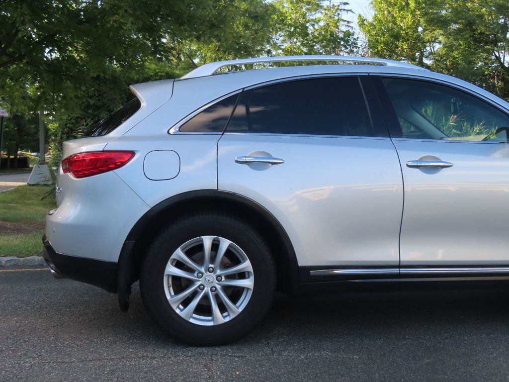 2014 Infiniti QX70 photo 17