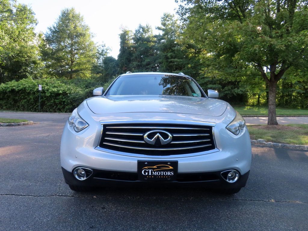 2014 Infiniti QX70 photo 2