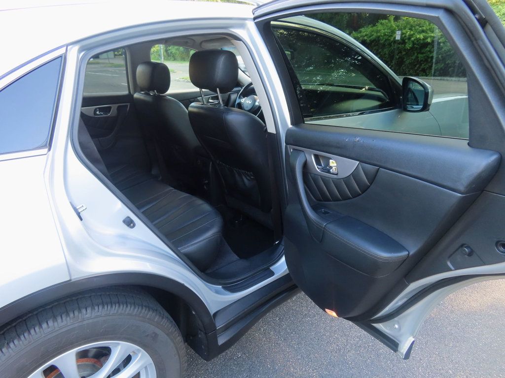 2014 Infiniti QX70 photo 23