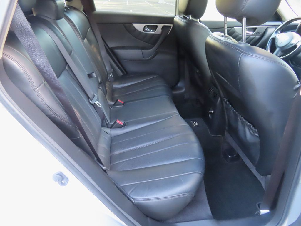2014 Infiniti QX70 photo 24