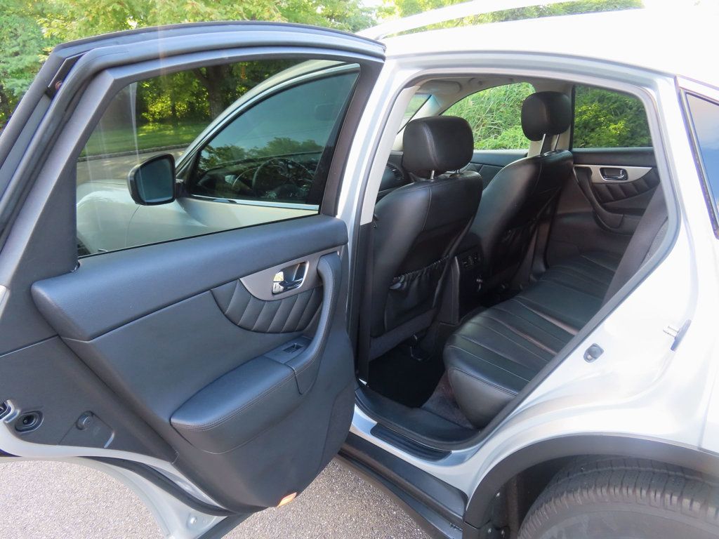 2014 Infiniti QX70 photo 26