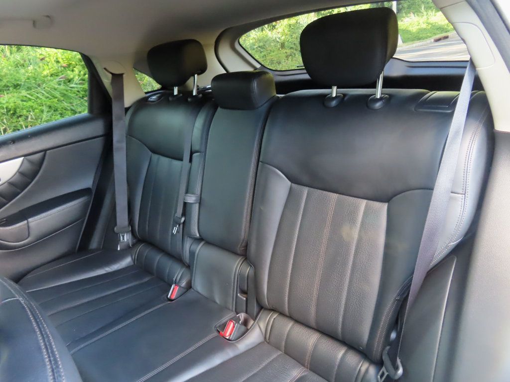 2014 Infiniti QX70 photo 28