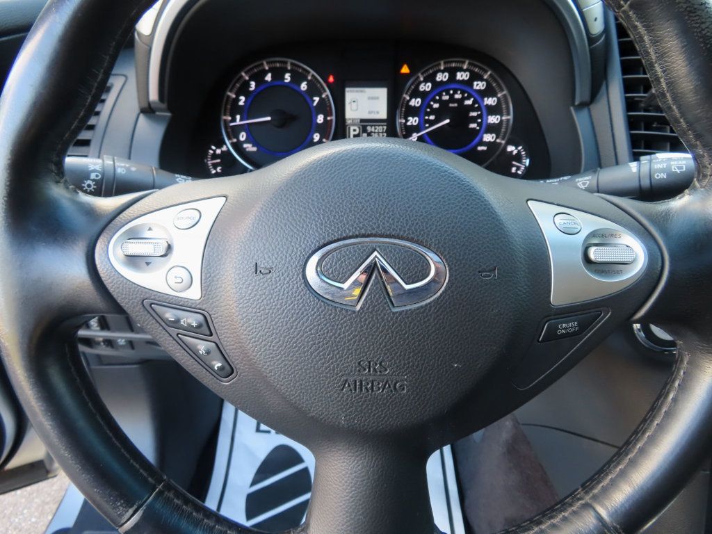 2014 Infiniti QX70 photo 35