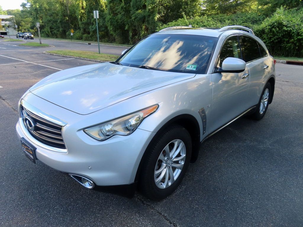 2014 Infiniti QX70 photo 4