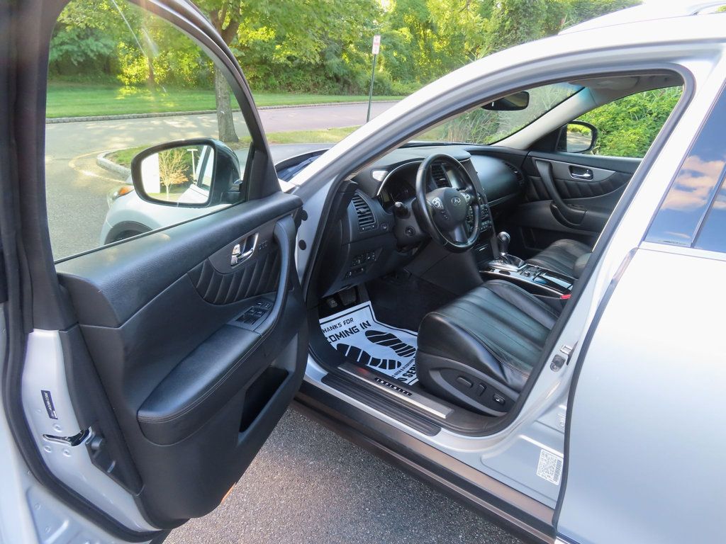 2014 Infiniti QX70 photo 6
