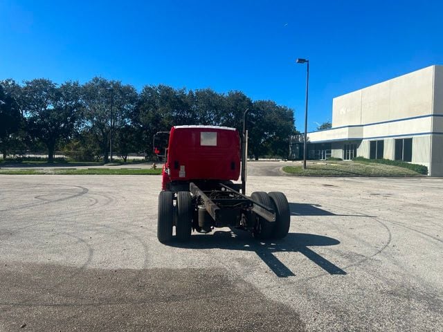 2014 International 4300 Cab and Chassis  - 21697809 - 18