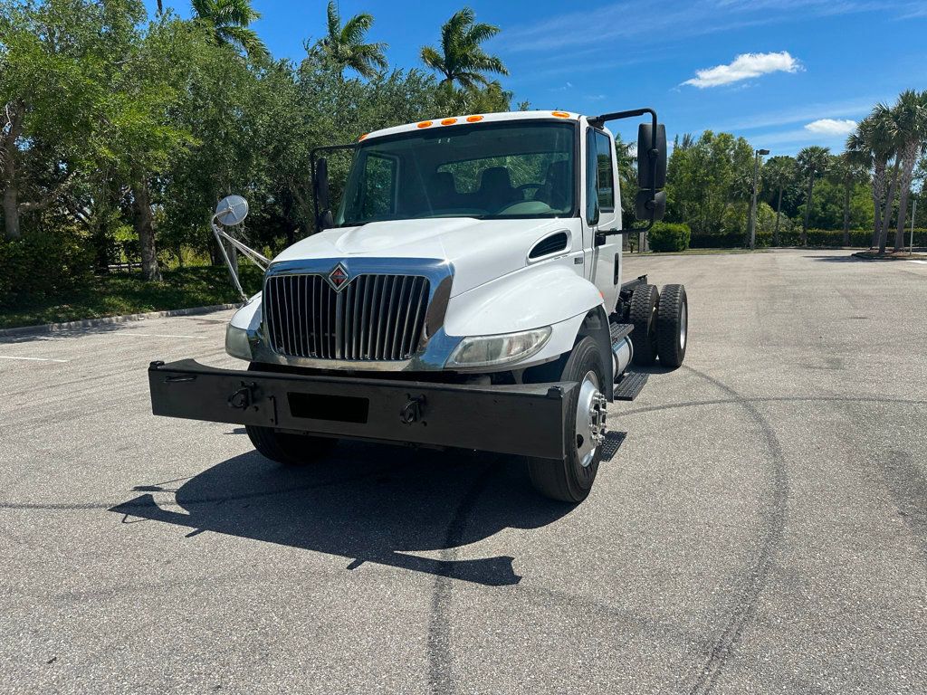 2014 International 4300 Cab & Chassis  - 22399881 - 25