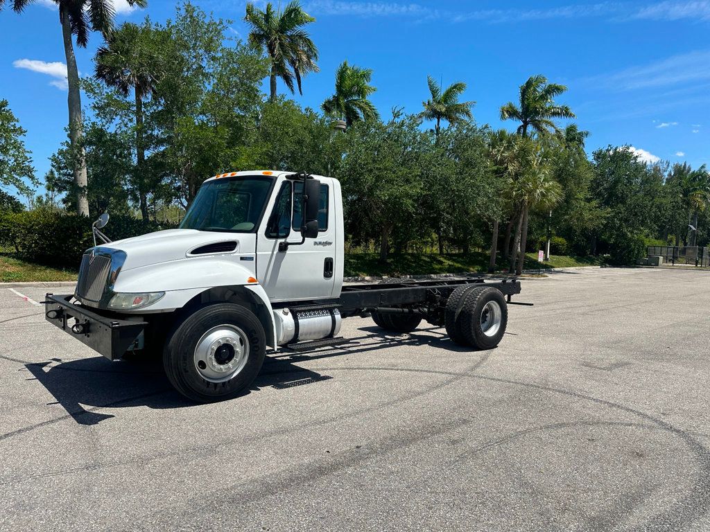 2014 International 4300 Cab & Chassis  - 22399881 - 2