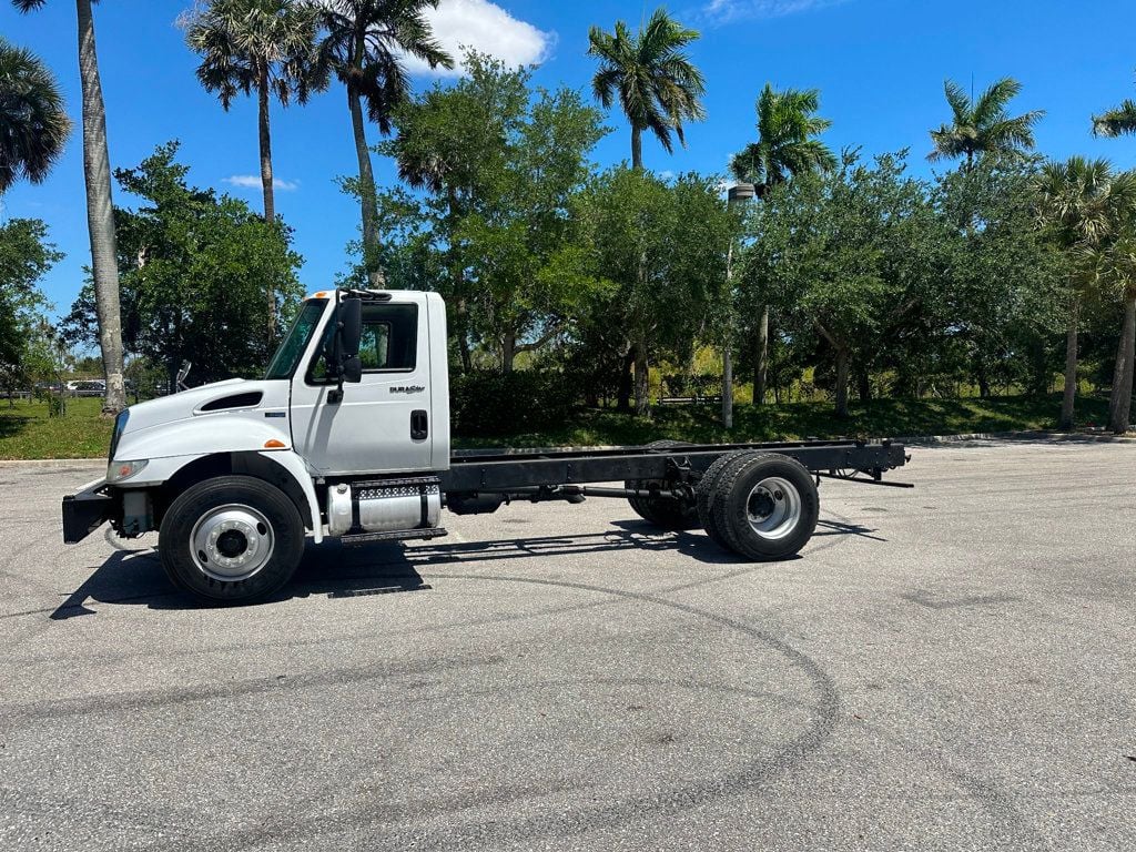 2014 International 4300 Cab & Chassis  - 22399881 - 4