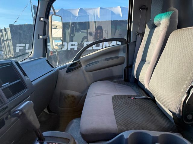 2014 Isuzu NPR 12' Box Truck W/ Liftgate Base Trim - 22969324 - 6