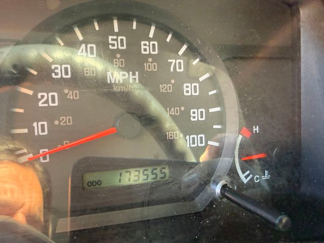 2014 Isuzu NPR 12' Box Truck W/ Liftgate Base Trim - 22969324 - 7