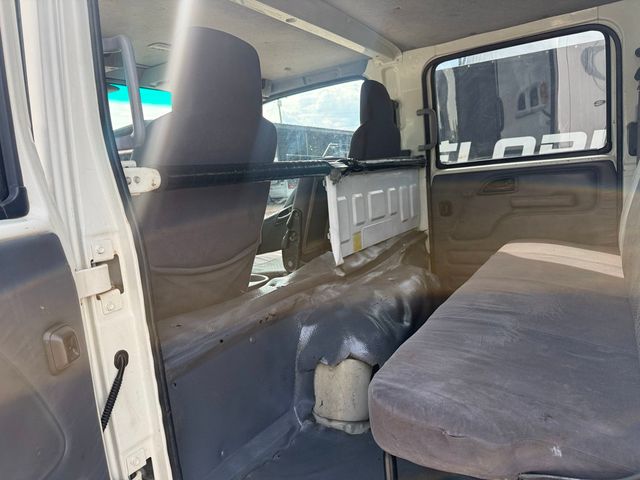 2014 Isuzu NPR Crew Cab & Chassis Base Trim - 23026462 - 5