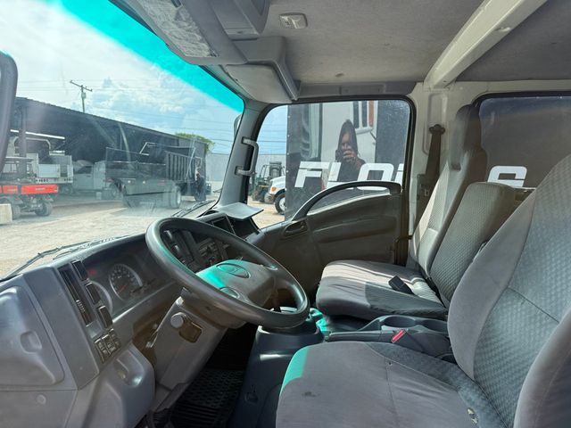 2014 Isuzu NPR Crew Cab & Chassis Base Trim - 23026462 - 6