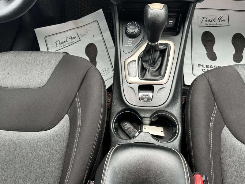 2014 Jeep Cherokee Latitude 4x4 4dr SUV - 23014128 - 19