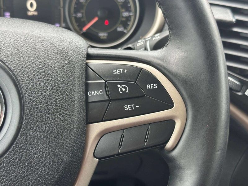 2014 Jeep Cherokee Latitude 4x4 4dr SUV - 23014128 - 28