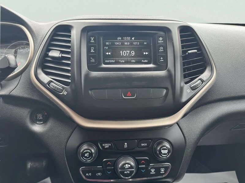 2014 Jeep Cherokee Latitude 4x4 4dr SUV - 23014128 - 30