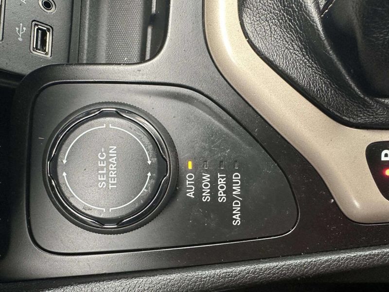 2014 Jeep Cherokee Latitude 4x4 4dr SUV - 23014128 - 33